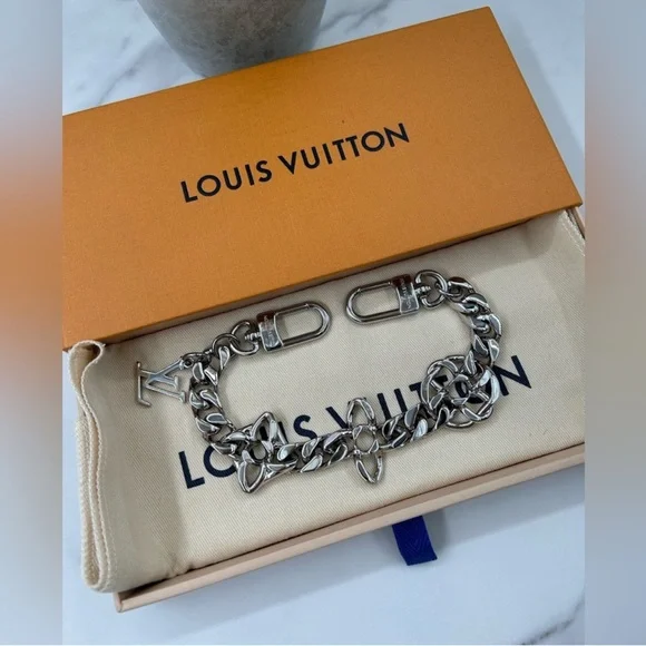 LOUIS VUITTON✨RARE✨ Flower Chain Bag Charm in Silver